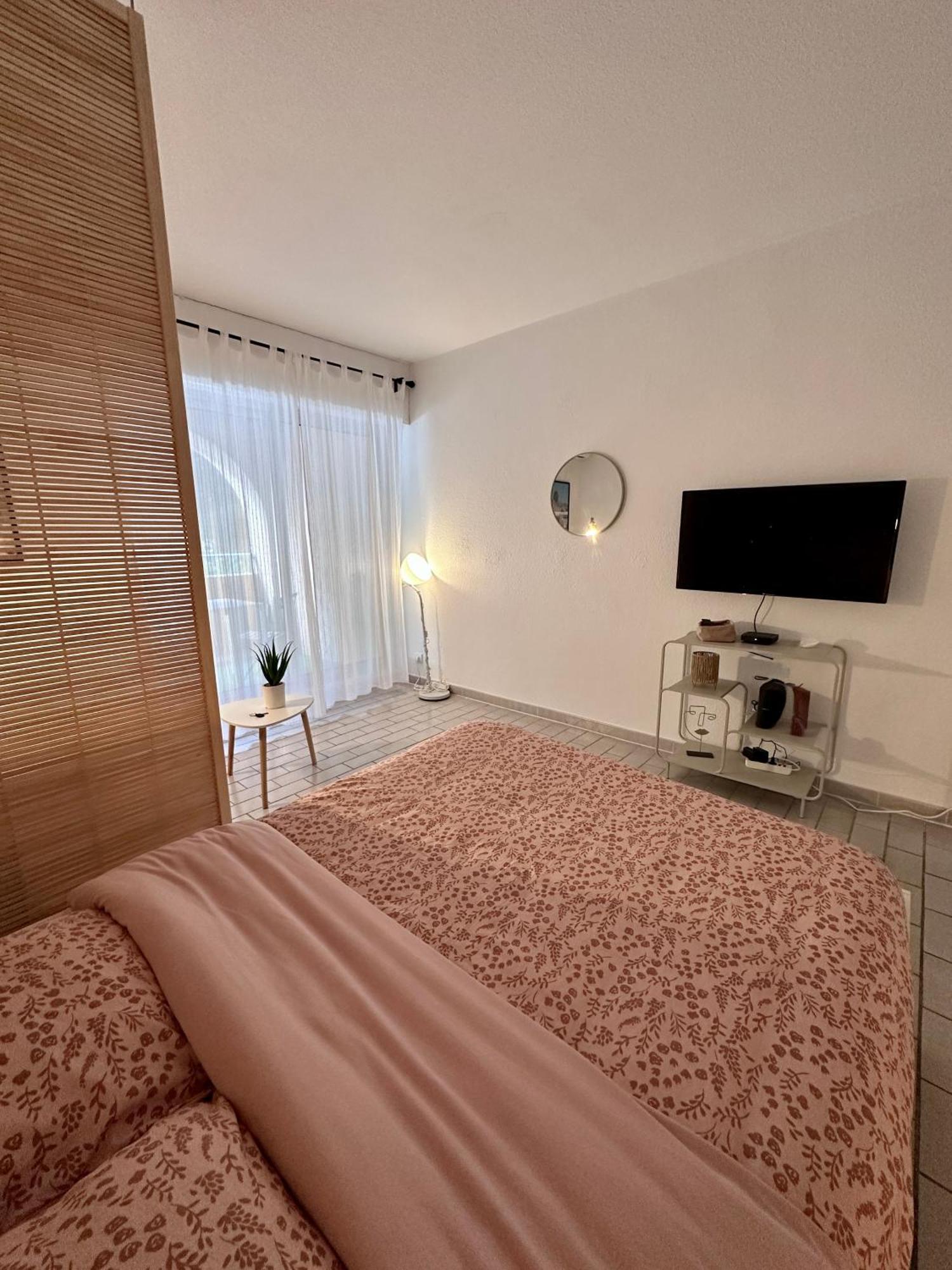 Studio Sur Le Port De Hyeres - A 2Min Des Plages, Clim & Balcon Exterior photo