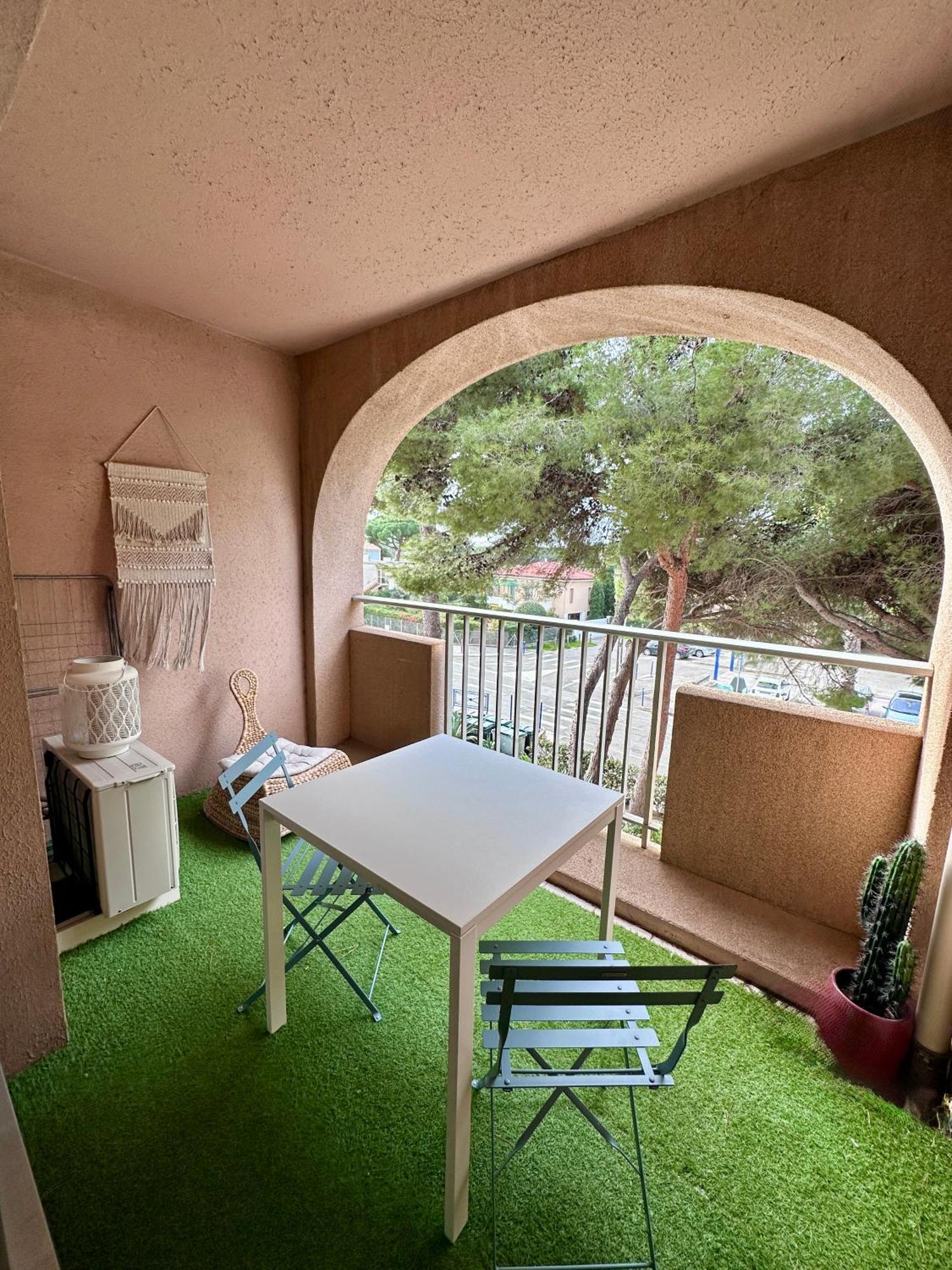 Studio Sur Le Port De Hyeres - A 2Min Des Plages, Clim & Balcon Exterior photo